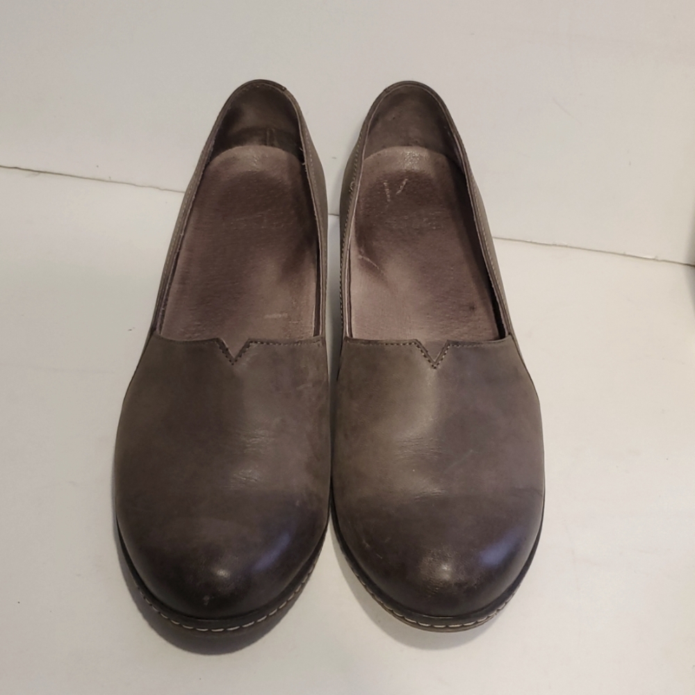 Dansko Liliana Burnished Nubuck Leather Hidden Wedge Slip On In Teak Size 8.5-9